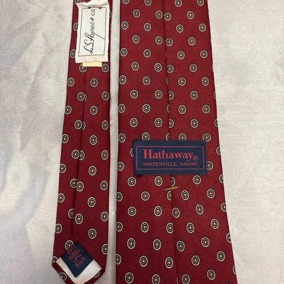 L.S.Ayres Hathaway Men’s Red Dotted Neck Tie - Picture 3 of 5